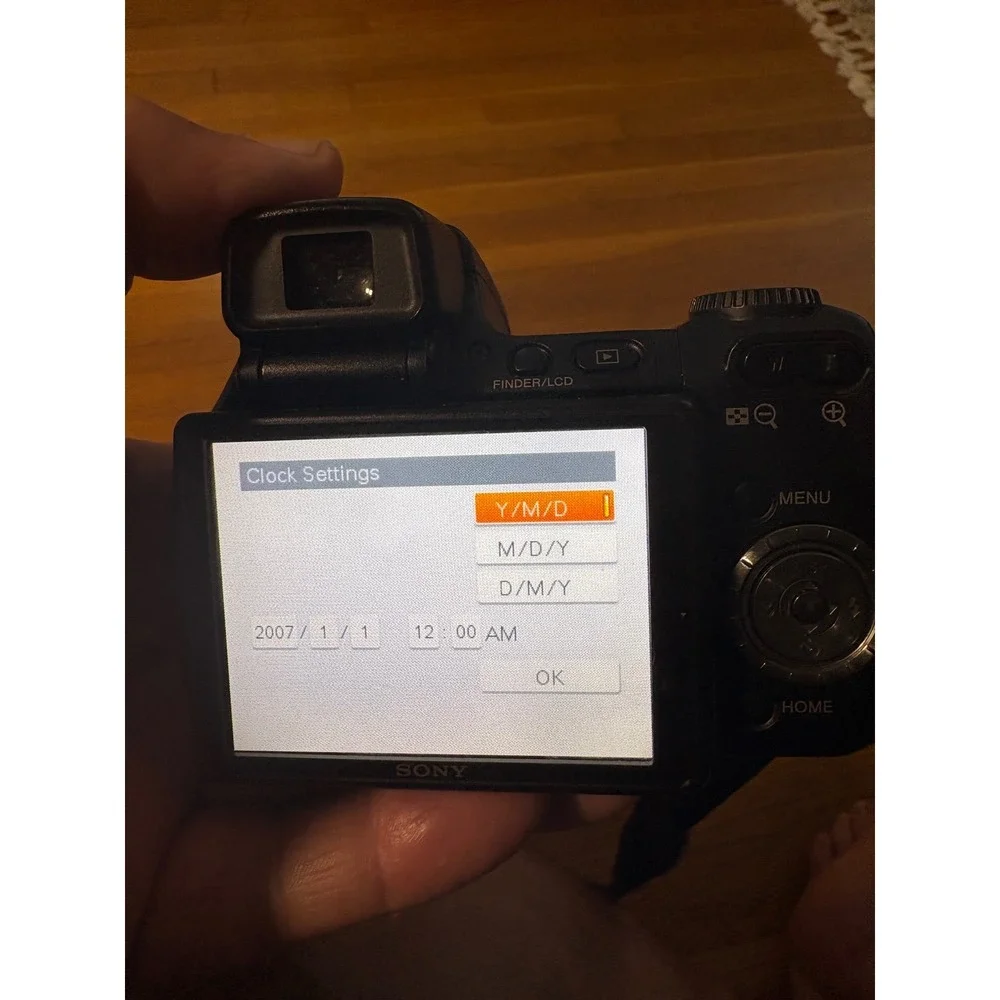 Sony Cyber-shot DSC-H9 8.1MP Digital Camera 15x Zoom Carl Zeiss Black Lowepro